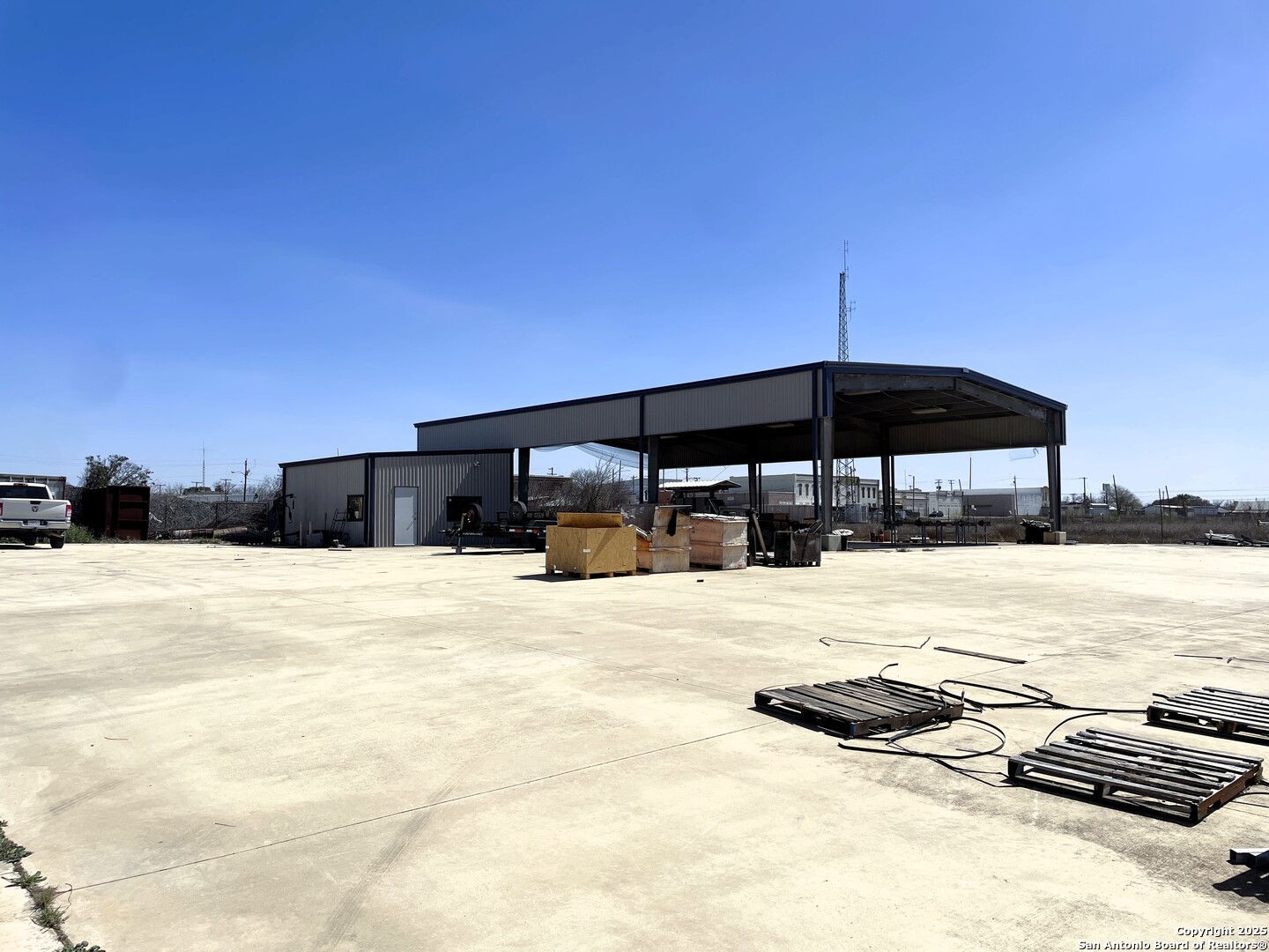 210 N Cherry