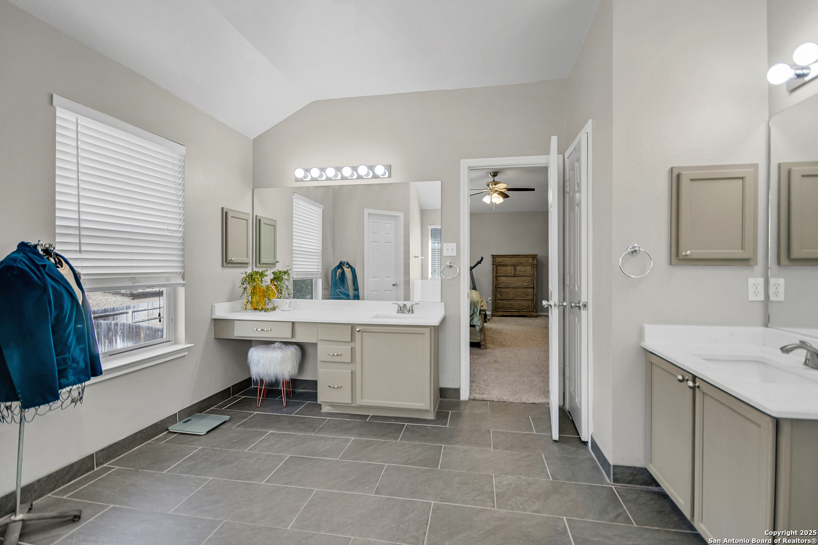 2219 Cardigan Hill