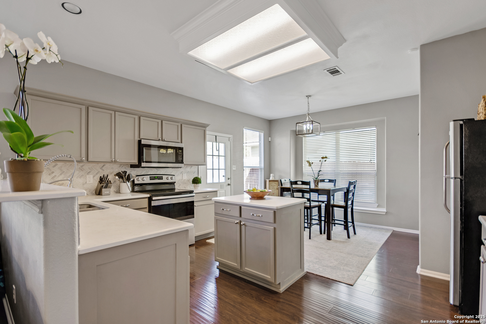 2219 Cardigan Hill