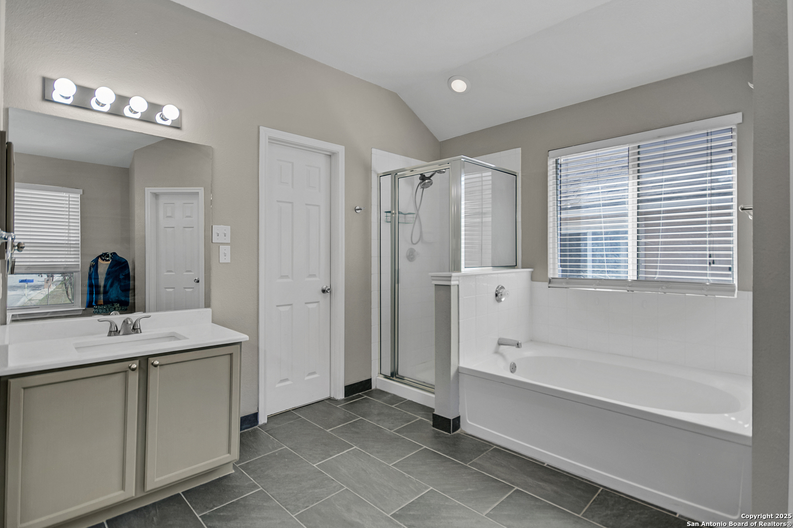 2219 Cardigan Hill