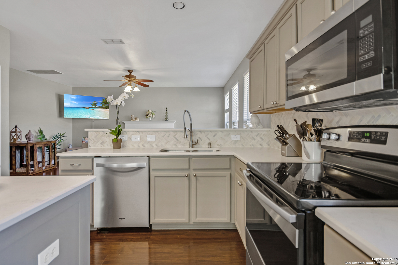 2219 Cardigan Hill