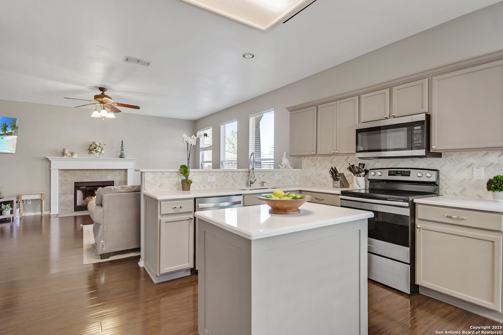 2219 Cardigan Hill