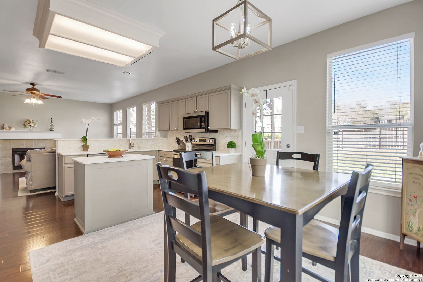 2219 Cardigan Hill