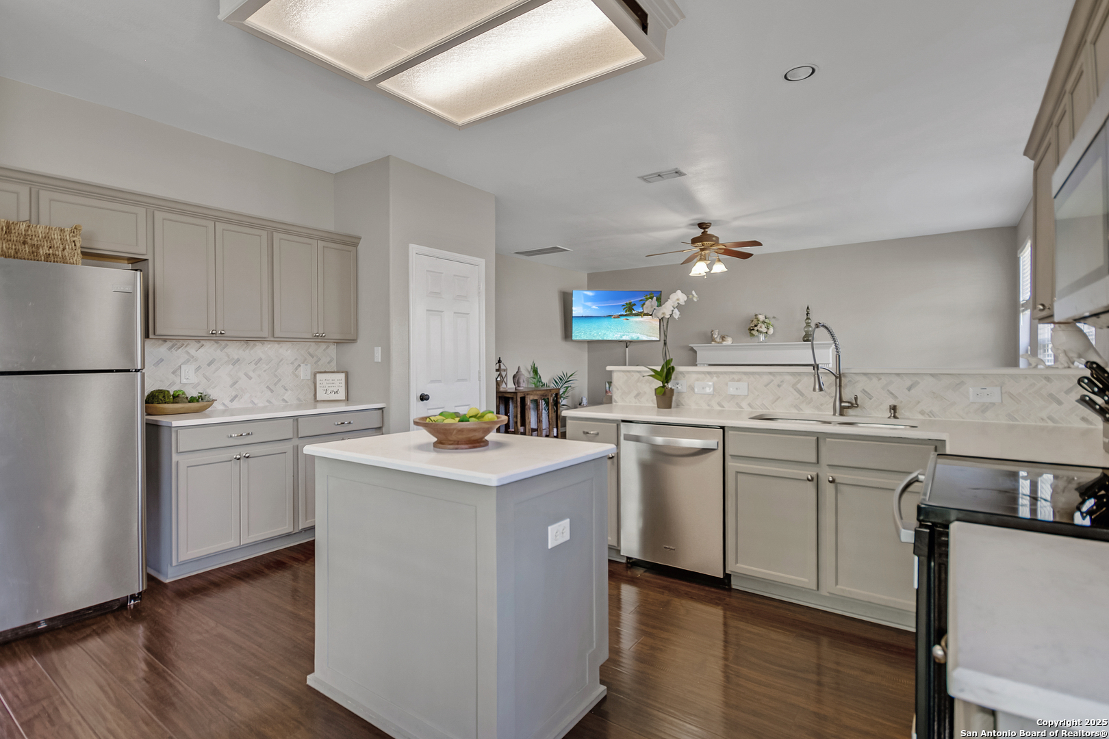 2219 Cardigan Hill