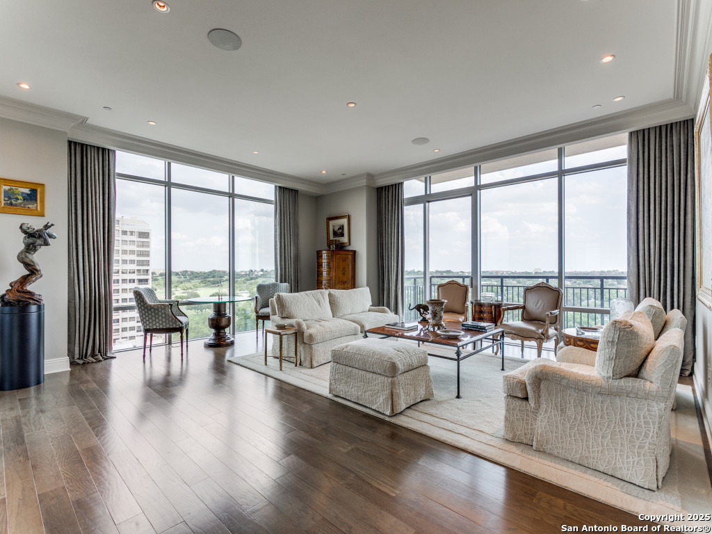 4242 Broadway 1001