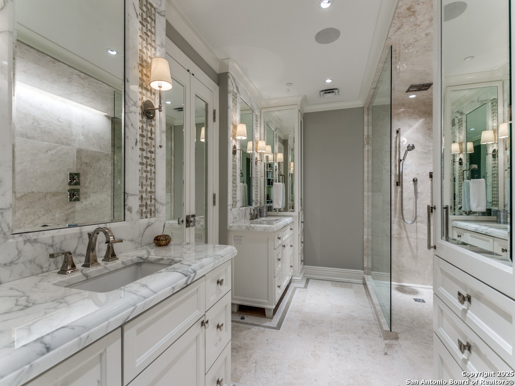 4242 Broadway 1001