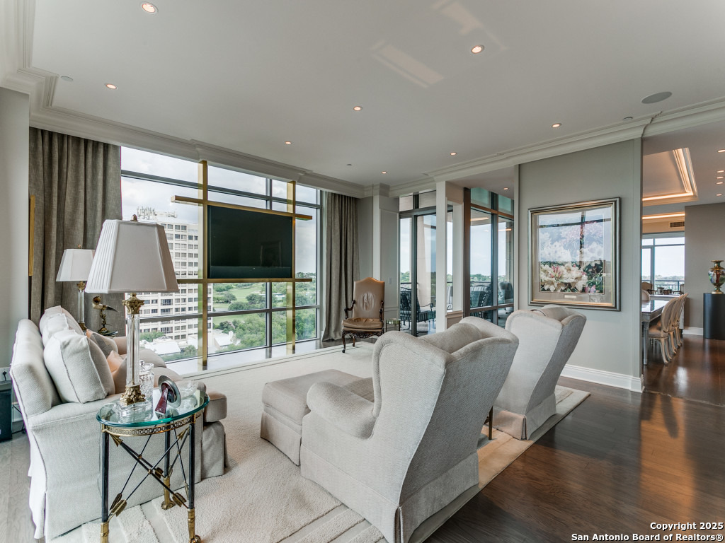 4242 Broadway 1001