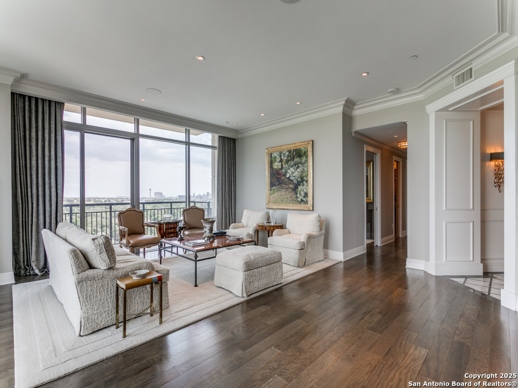 4242 Broadway 1001