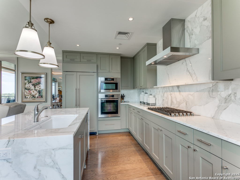 4242 Broadway 1001