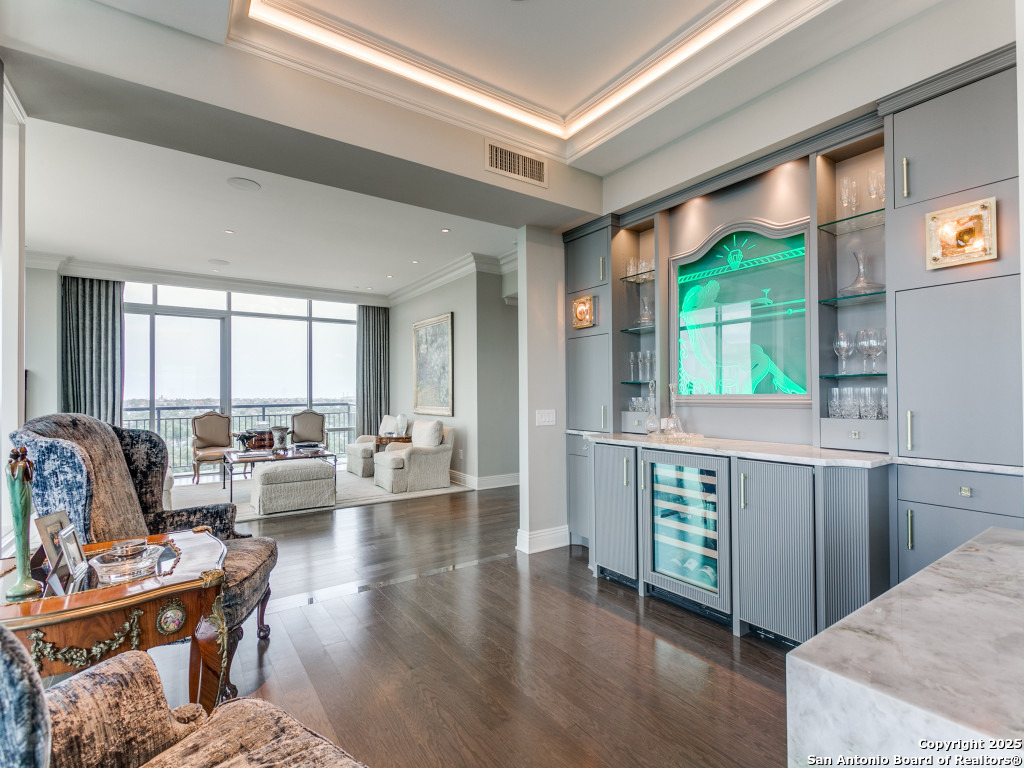 4242 Broadway 1001