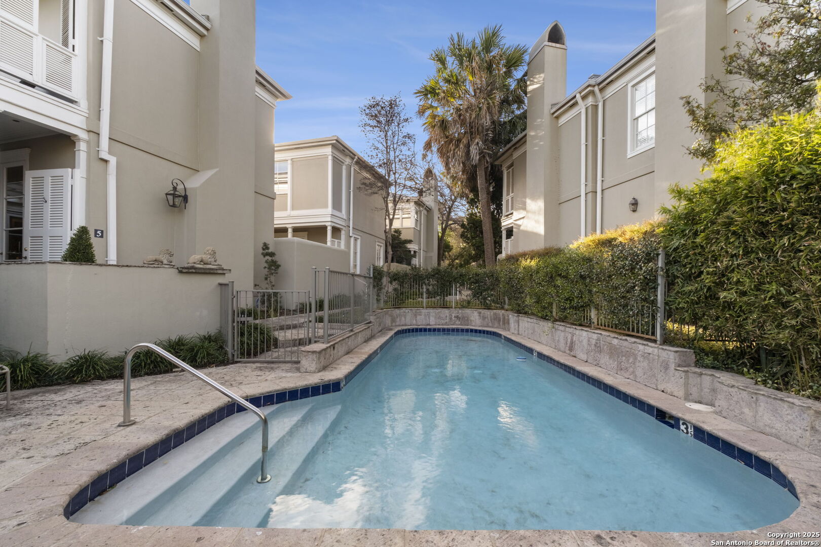 122 Chester APT 5