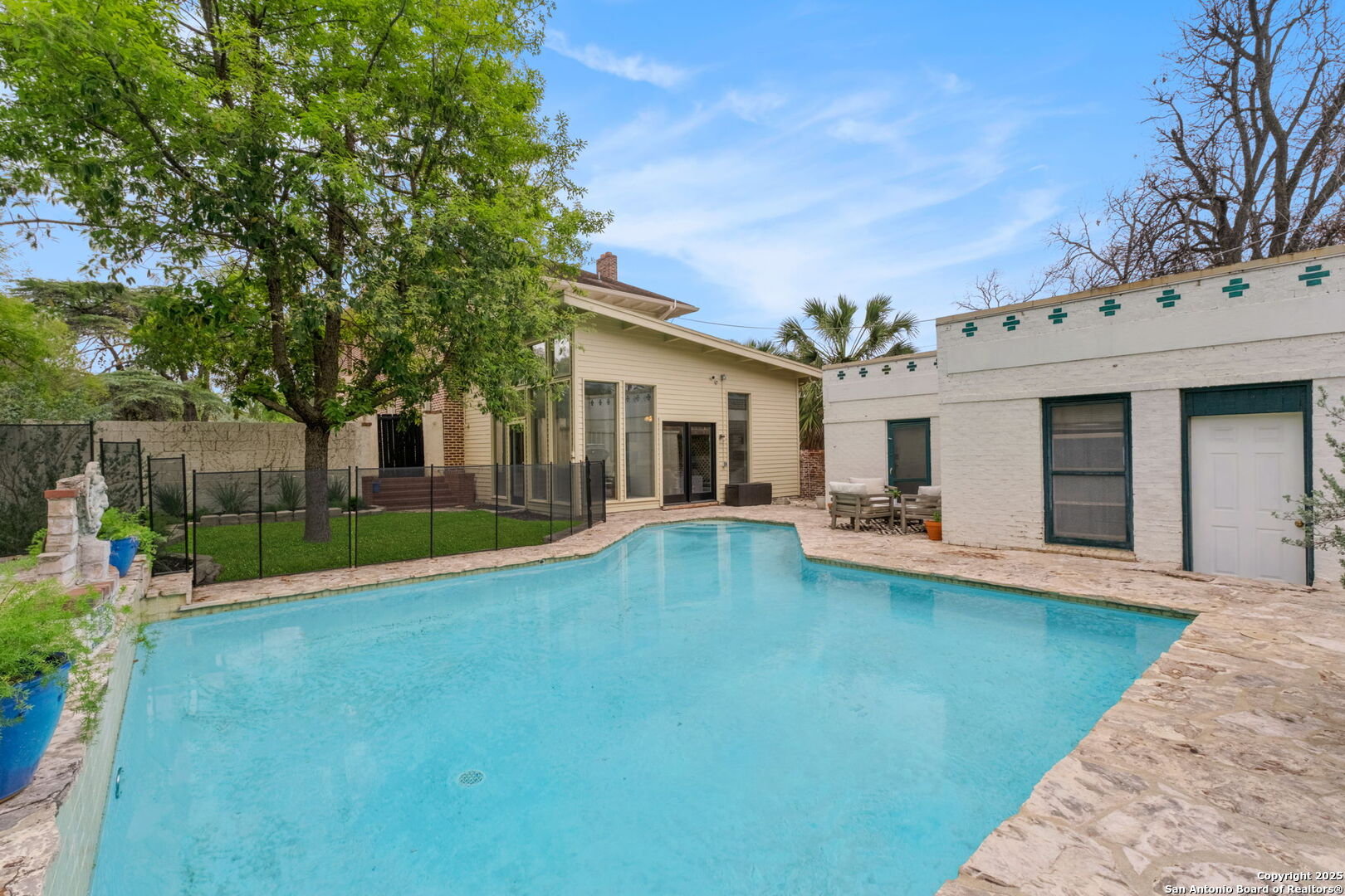 1301 BELKNAP PL