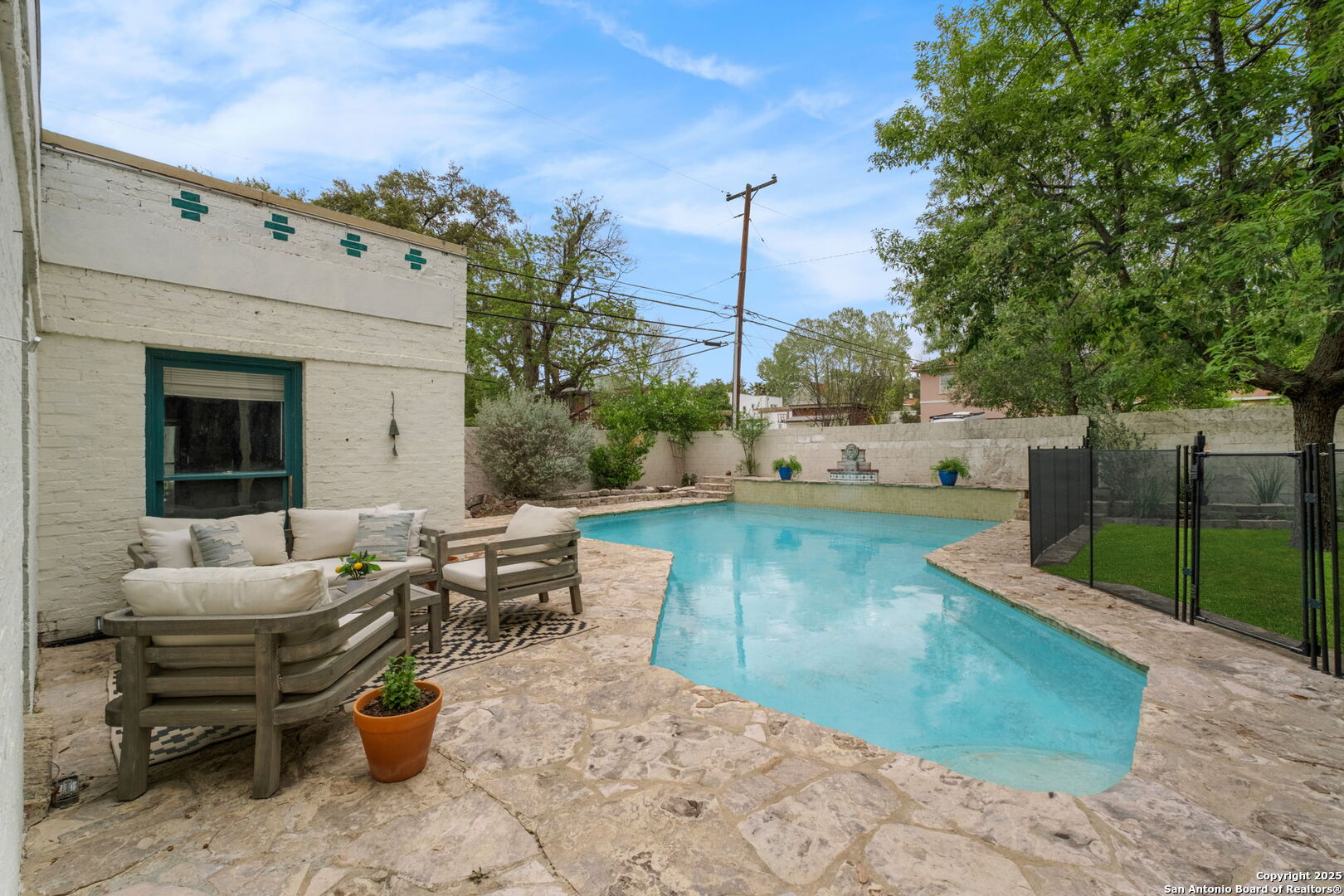 1301 BELKNAP PL