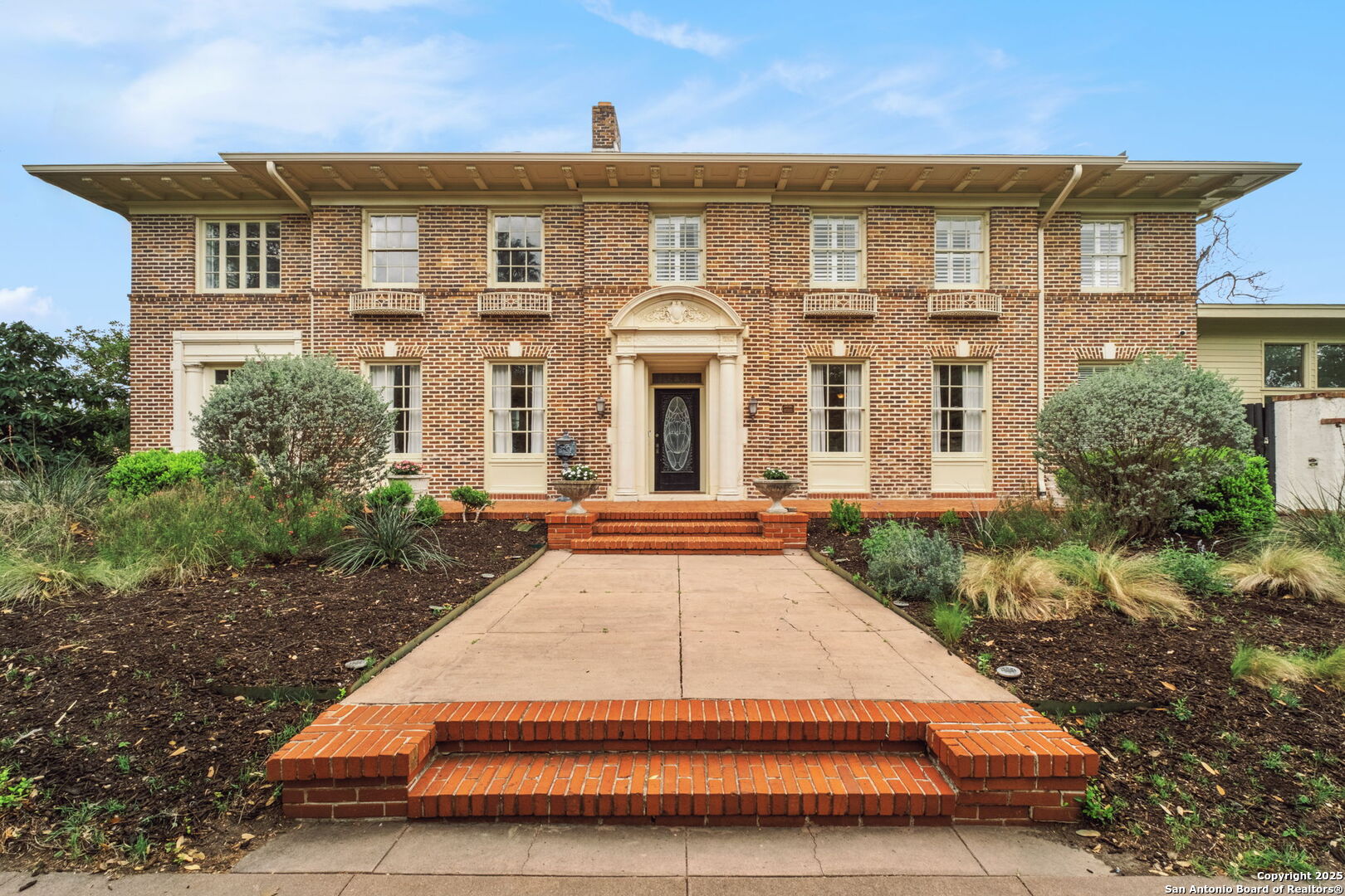 1301 BELKNAP PL