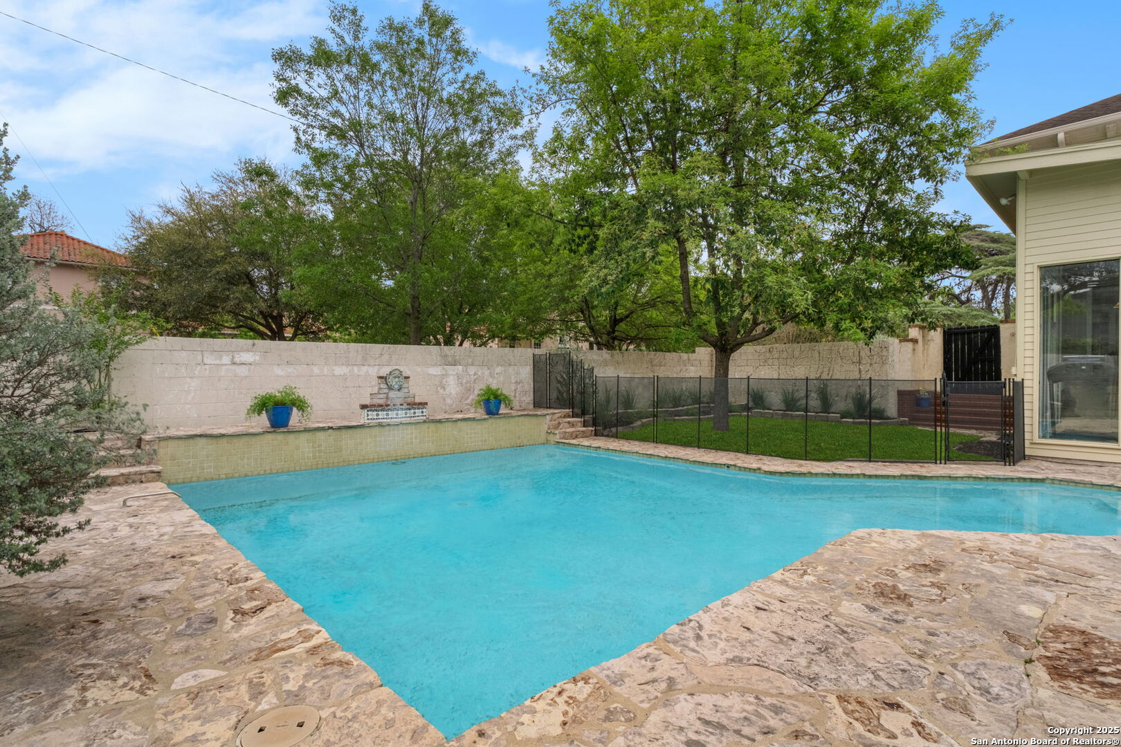 1301 BELKNAP PL