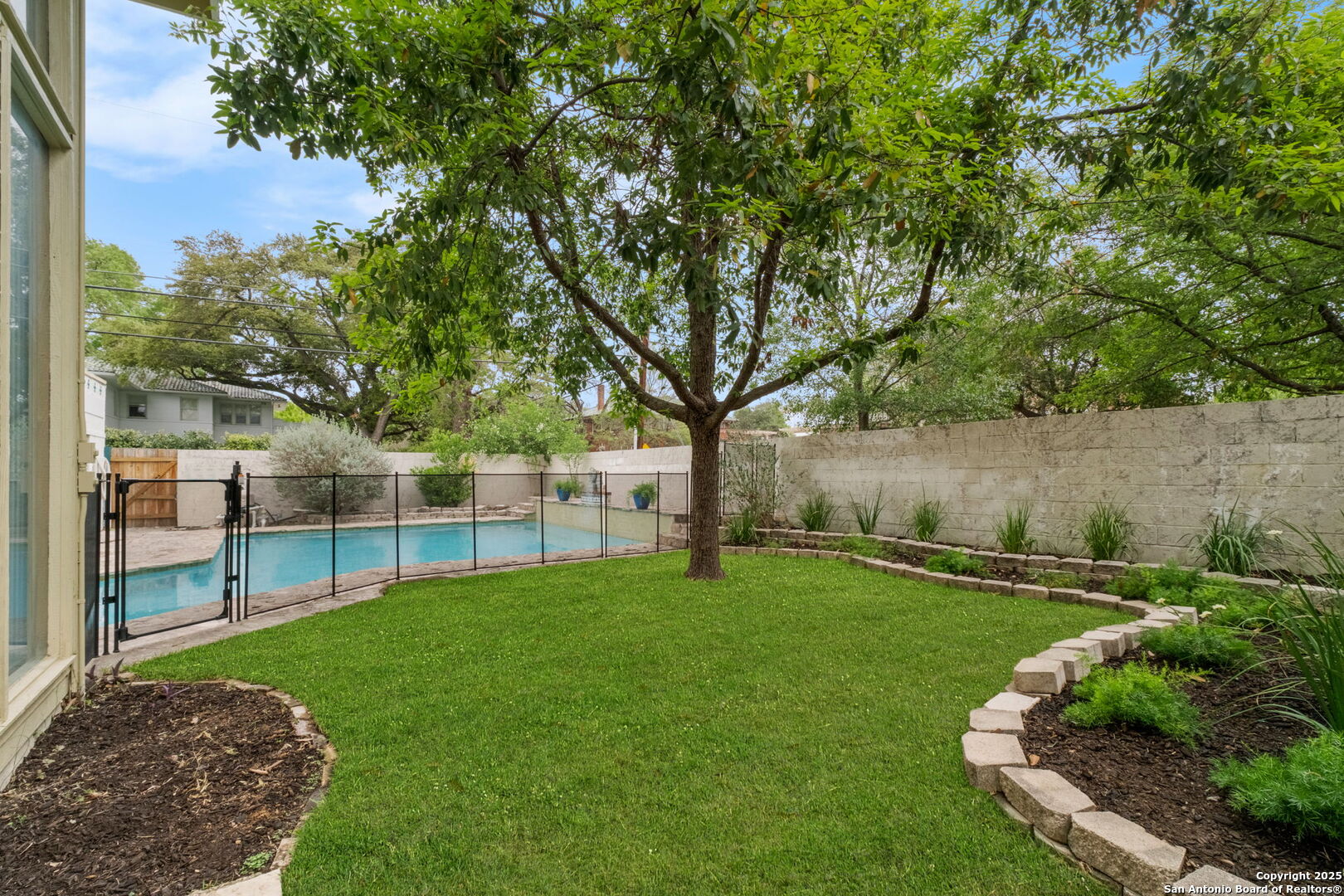 1301 BELKNAP PL