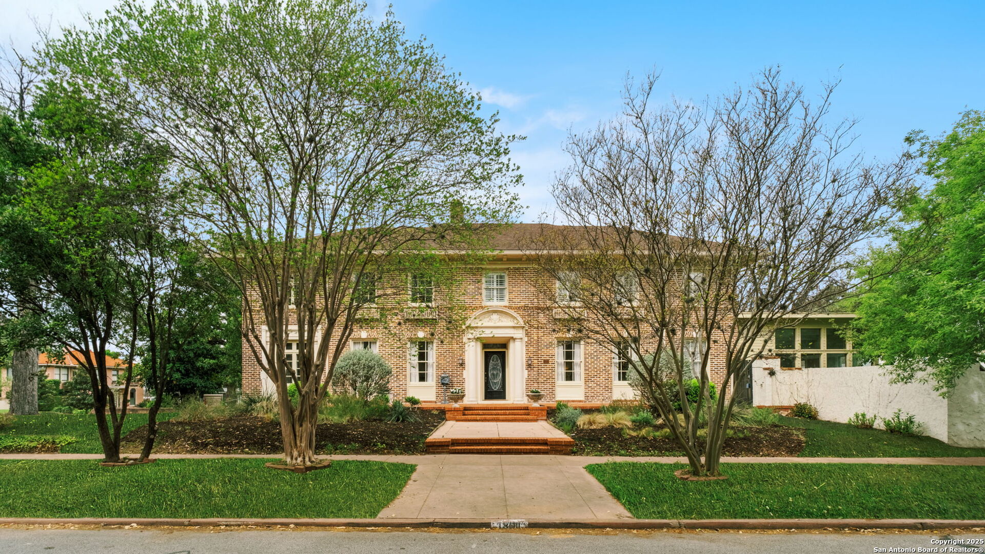 1301 BELKNAP PL