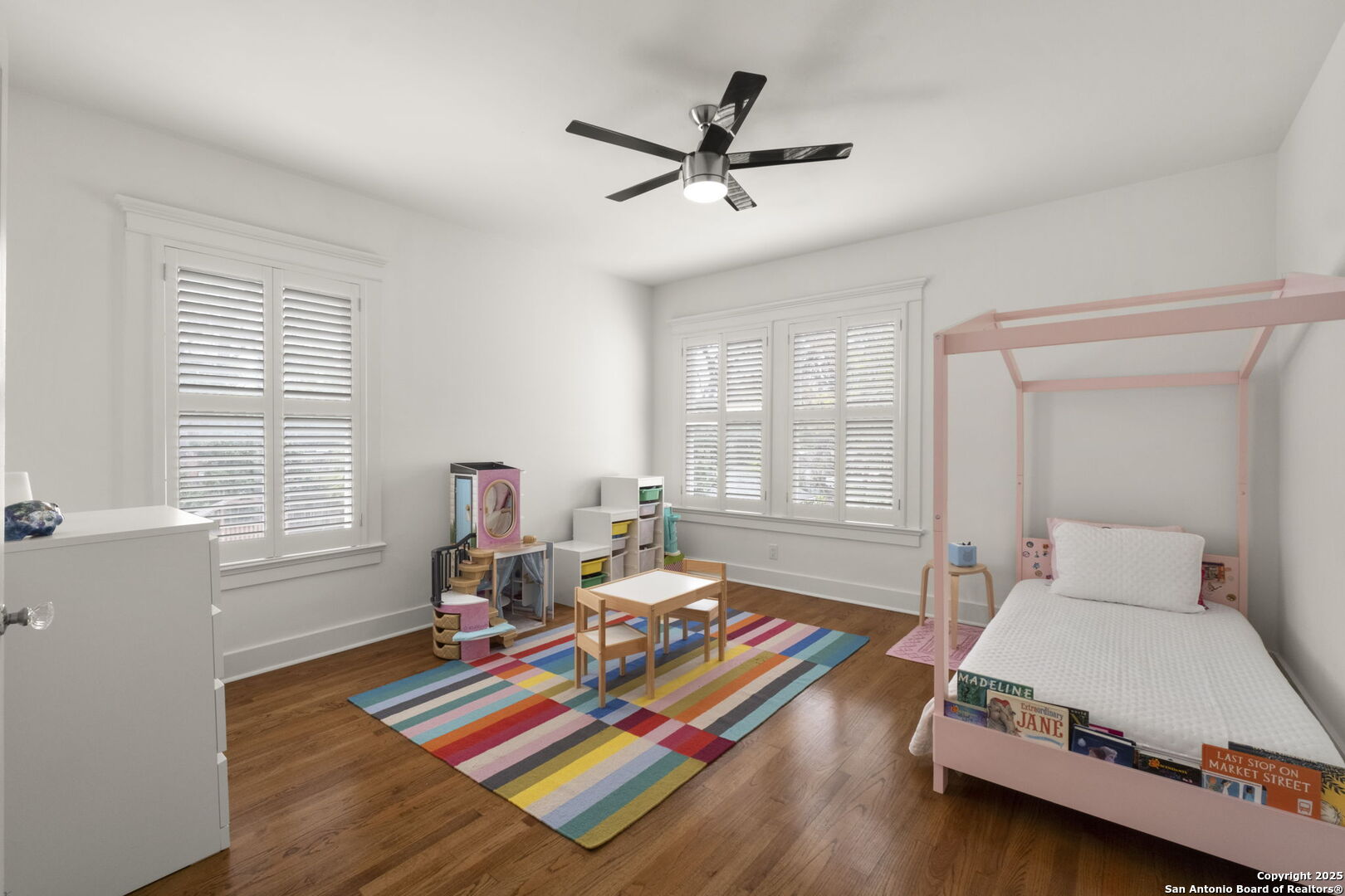 327 W SUMMIT AVE