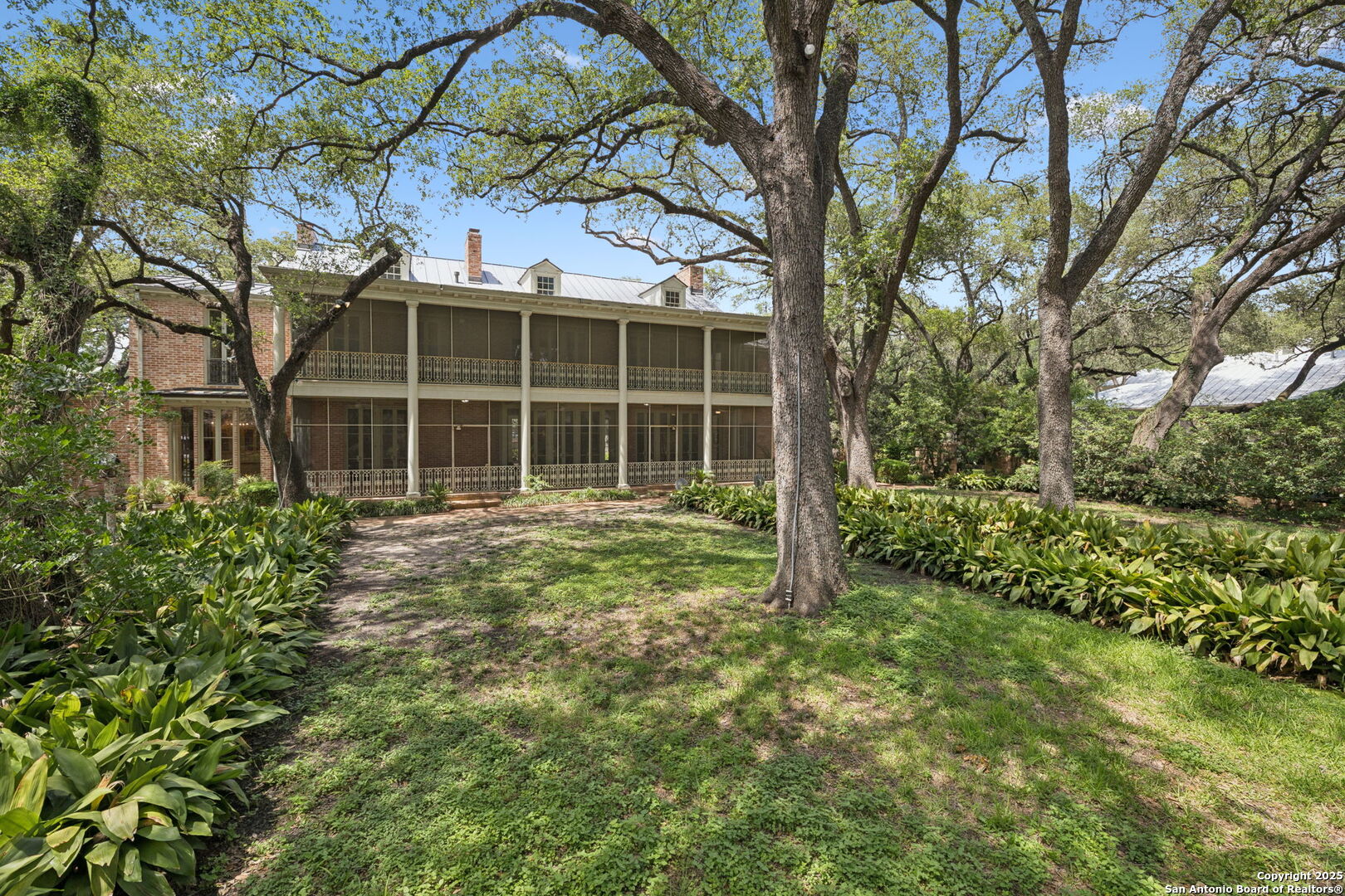 424 Ivy