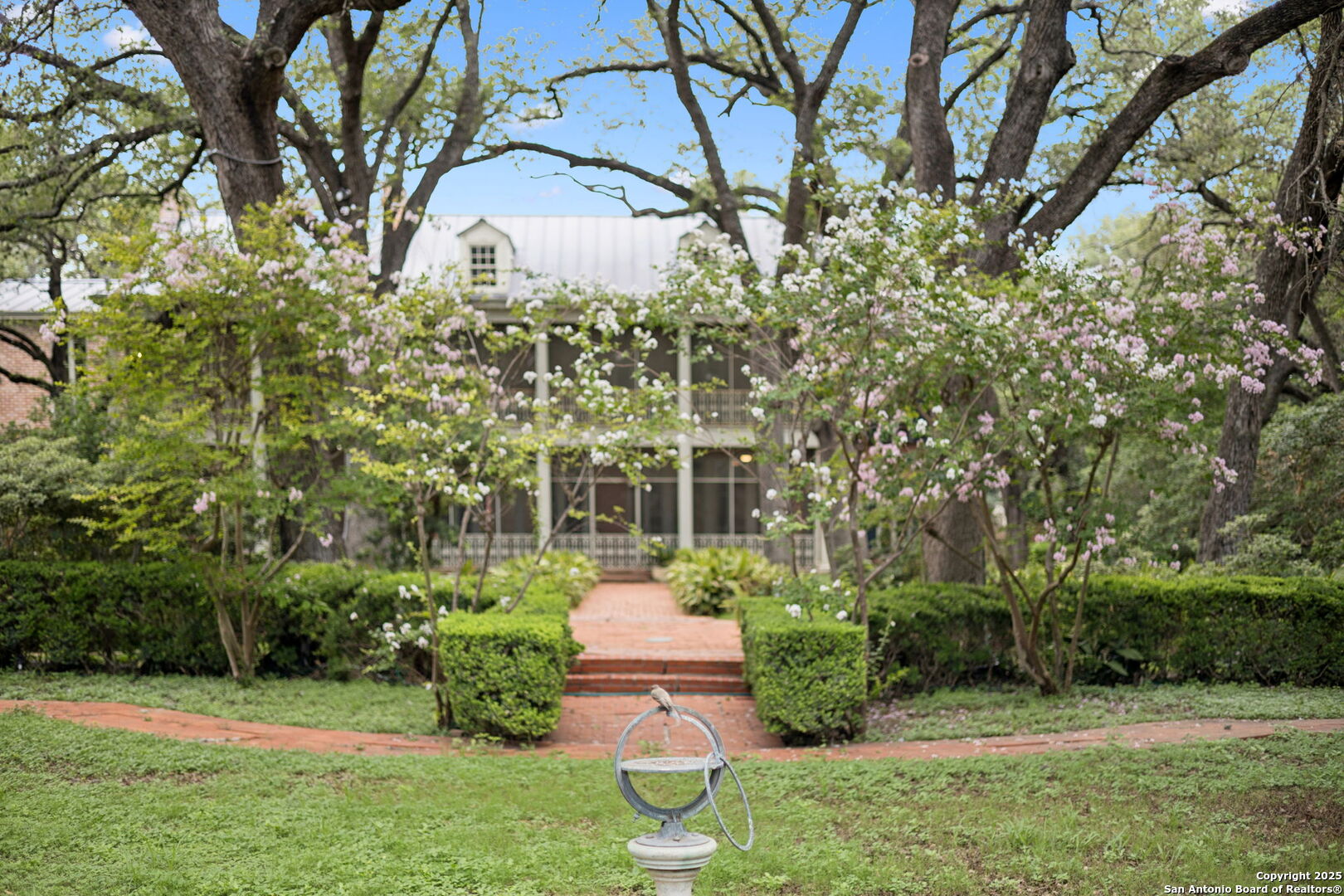 424 Ivy