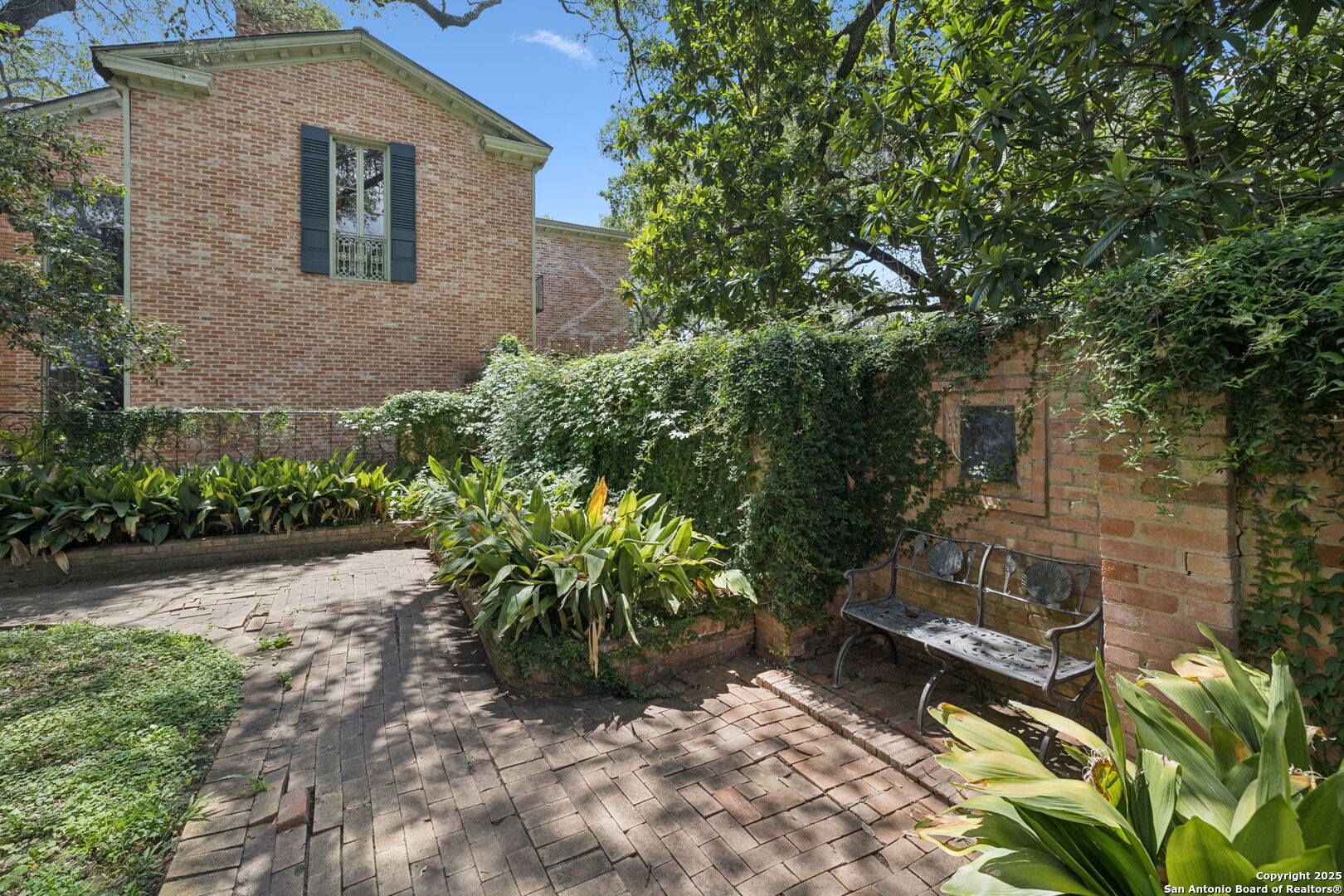 424 Ivy