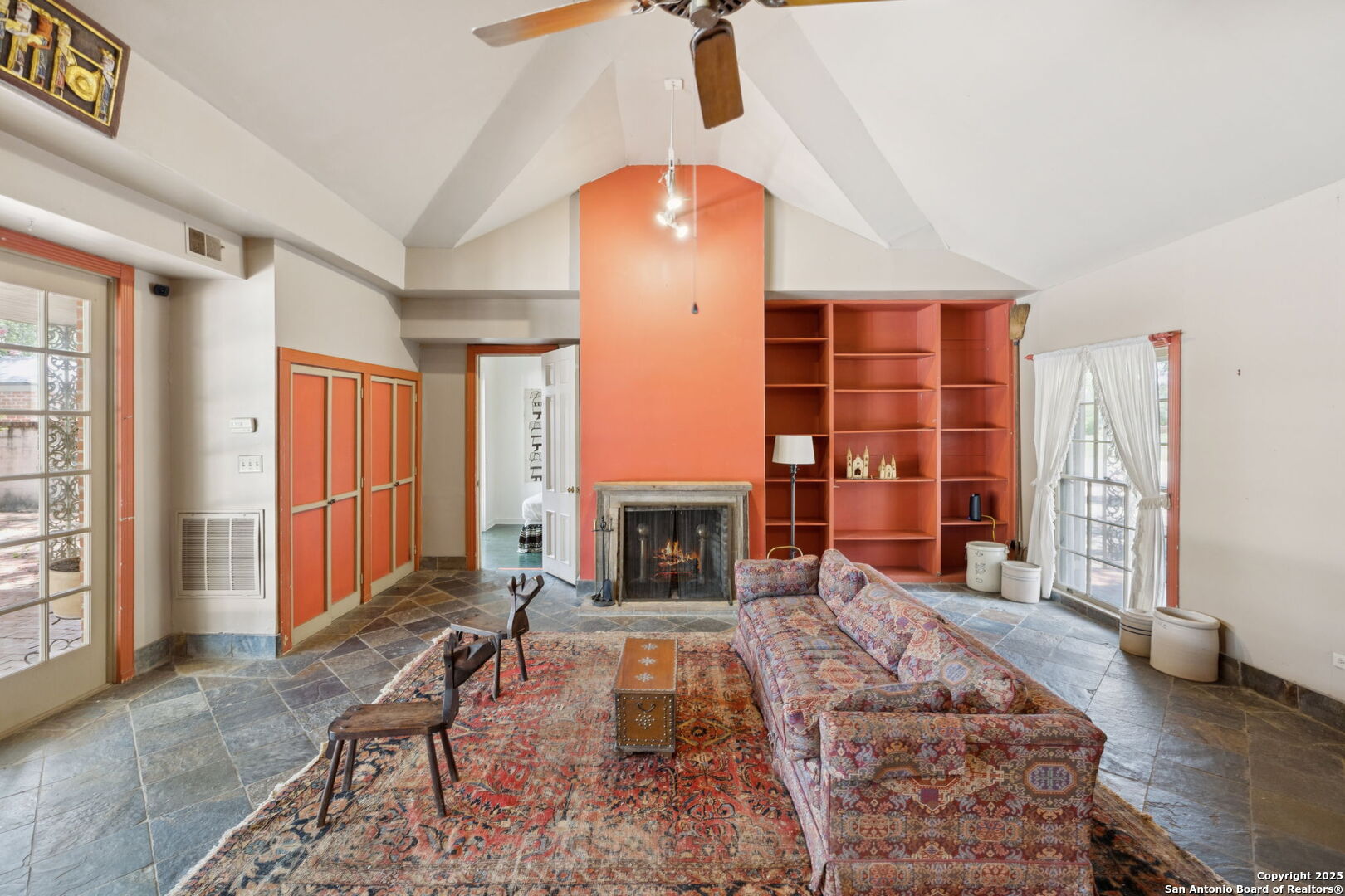 424 Ivy