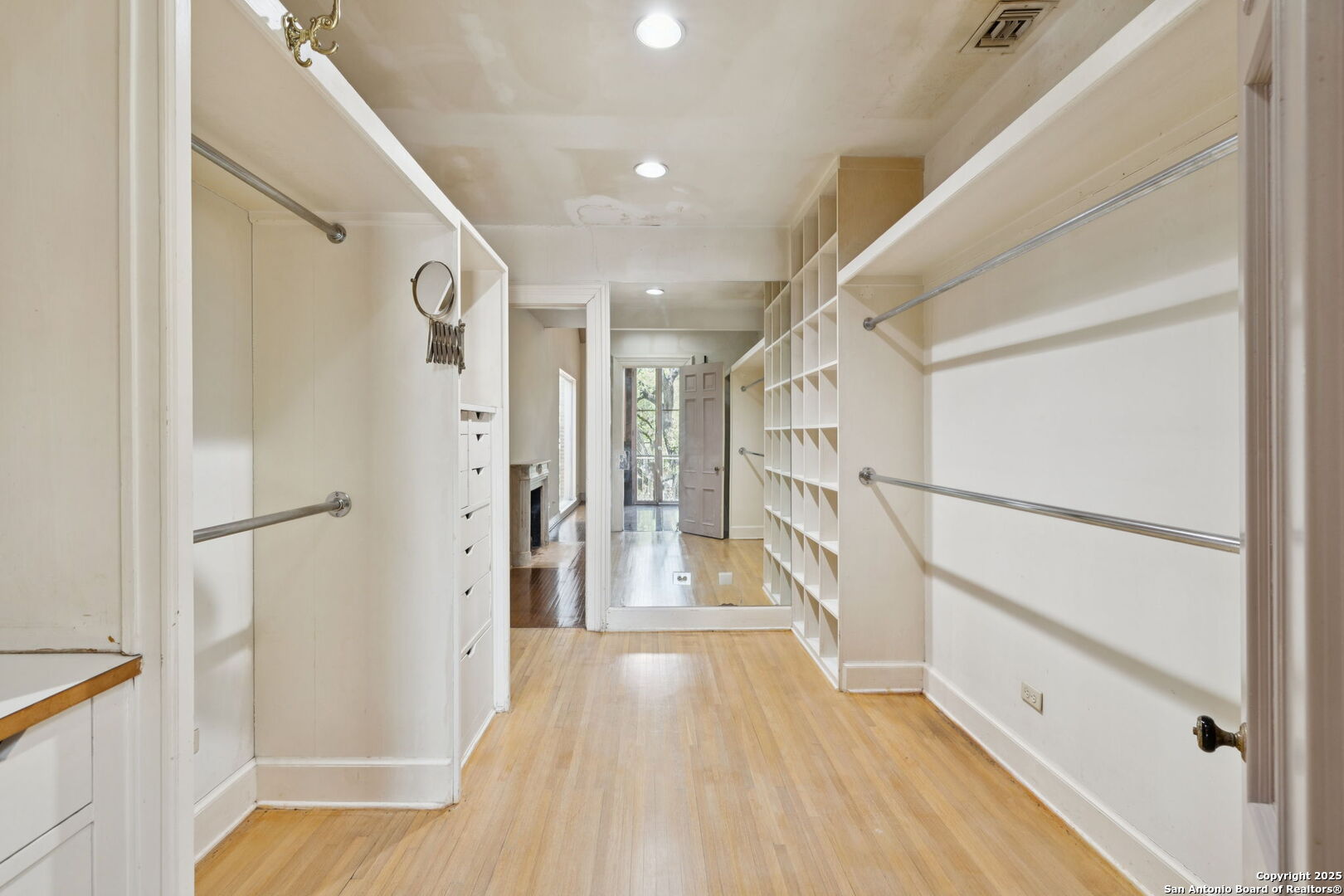 424 Ivy