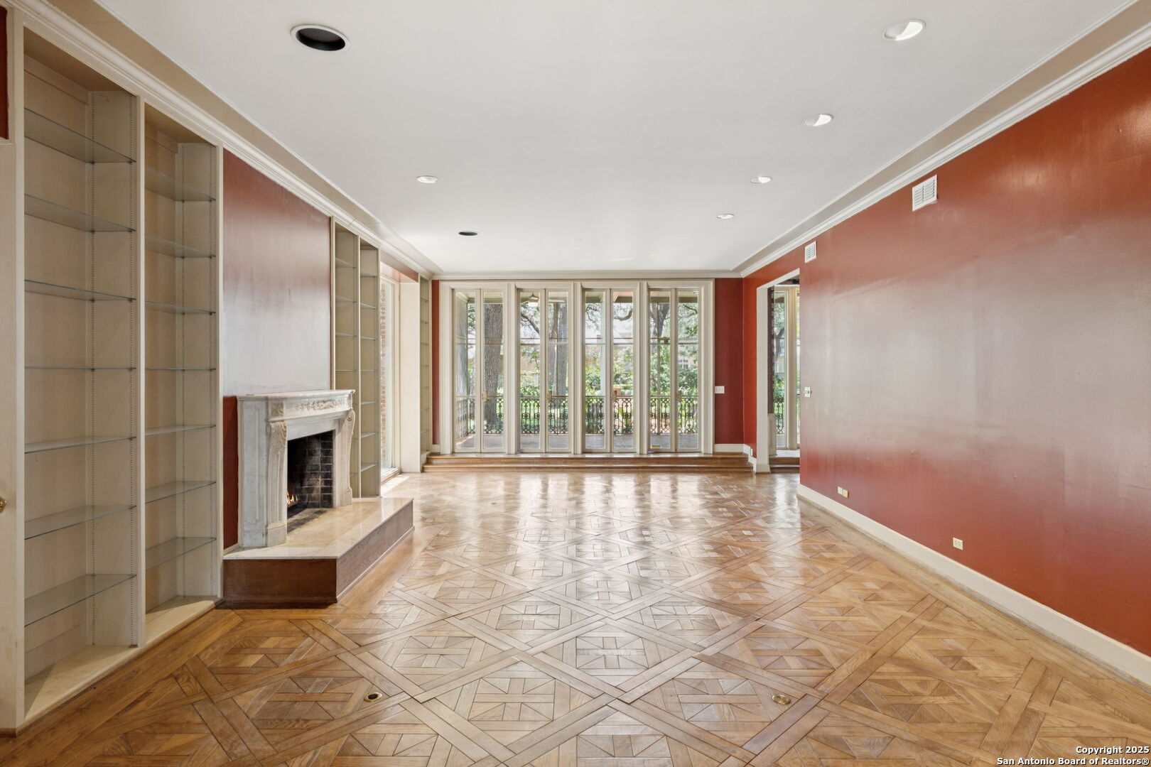 424 Ivy