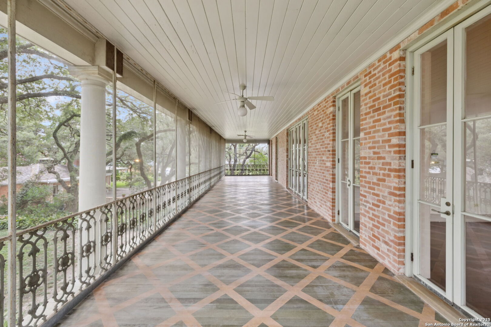 424 Ivy