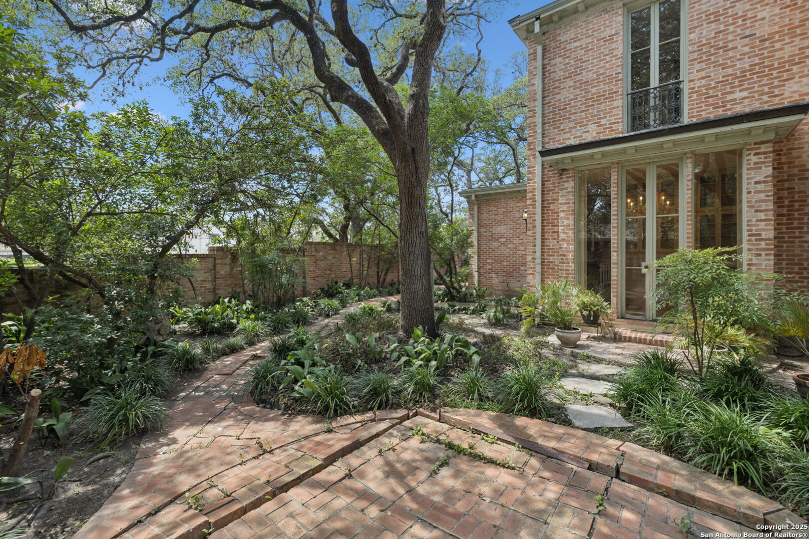 424 Ivy