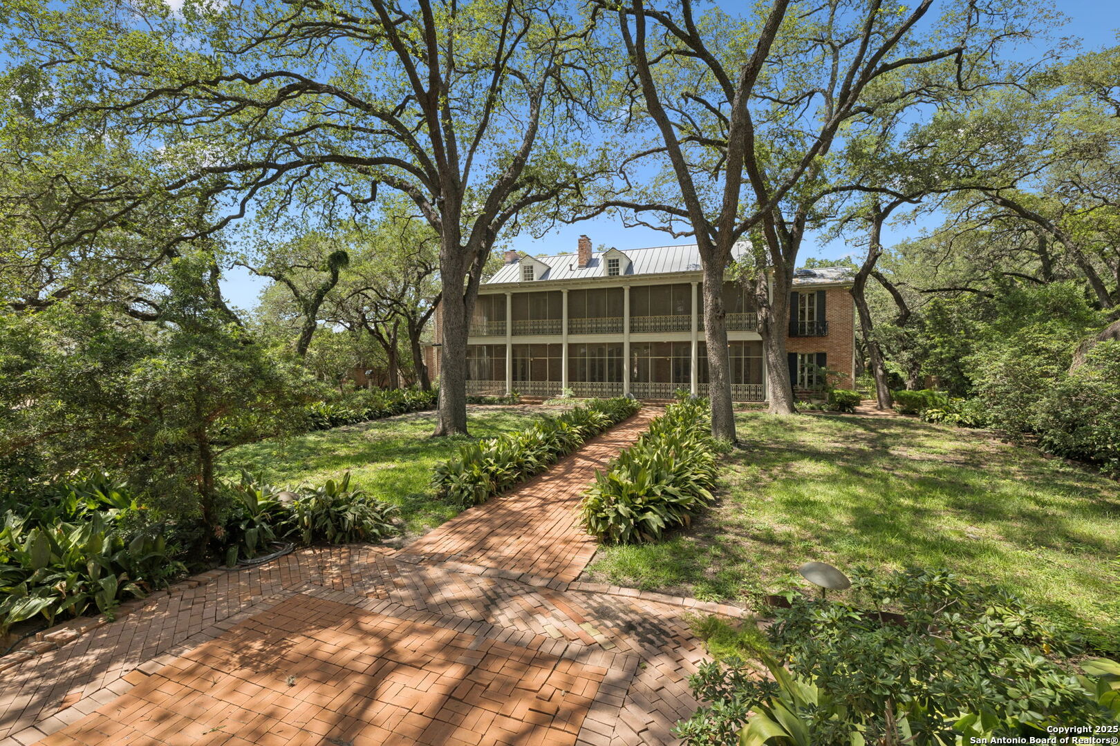 424 Ivy