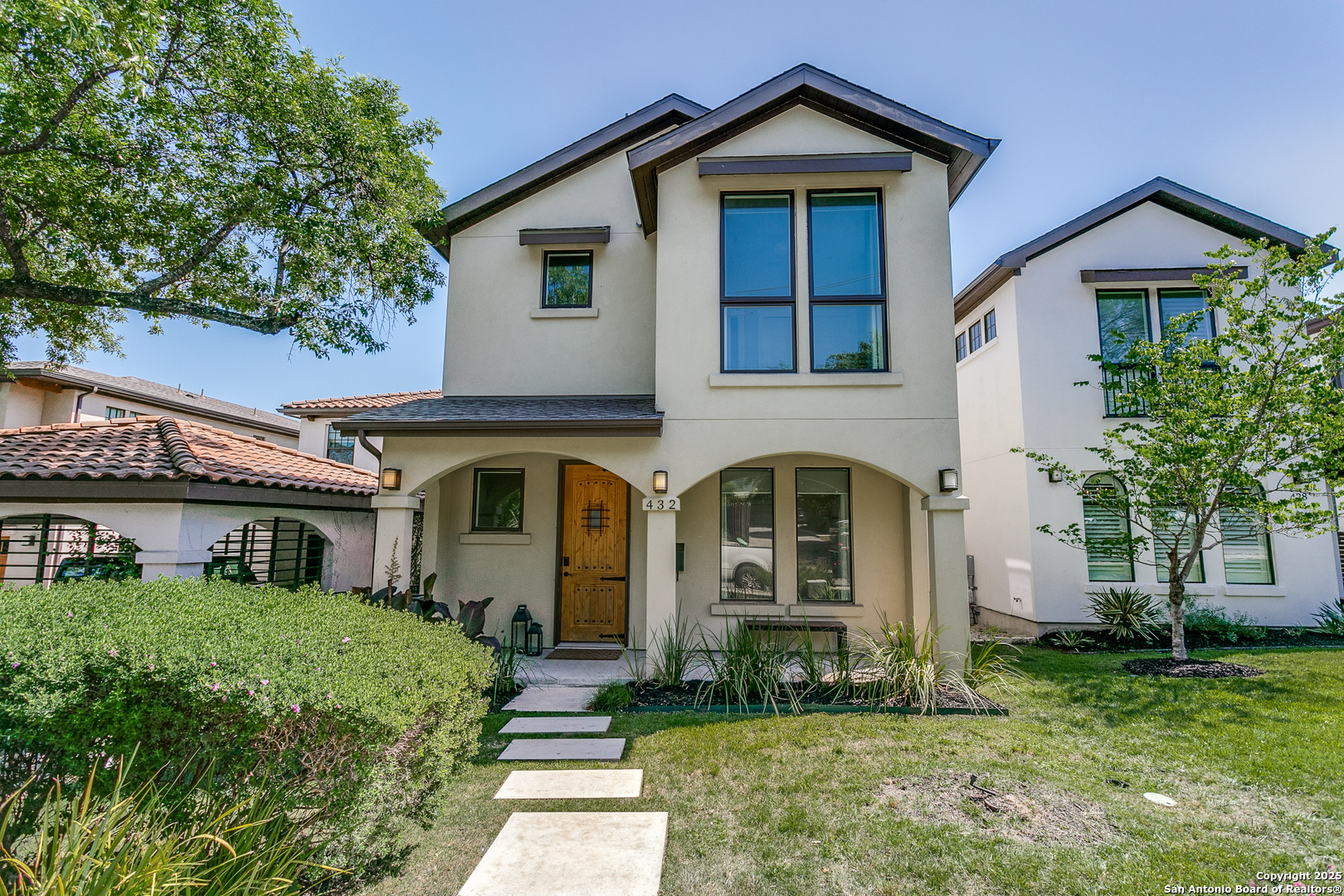 432 E Olmos
