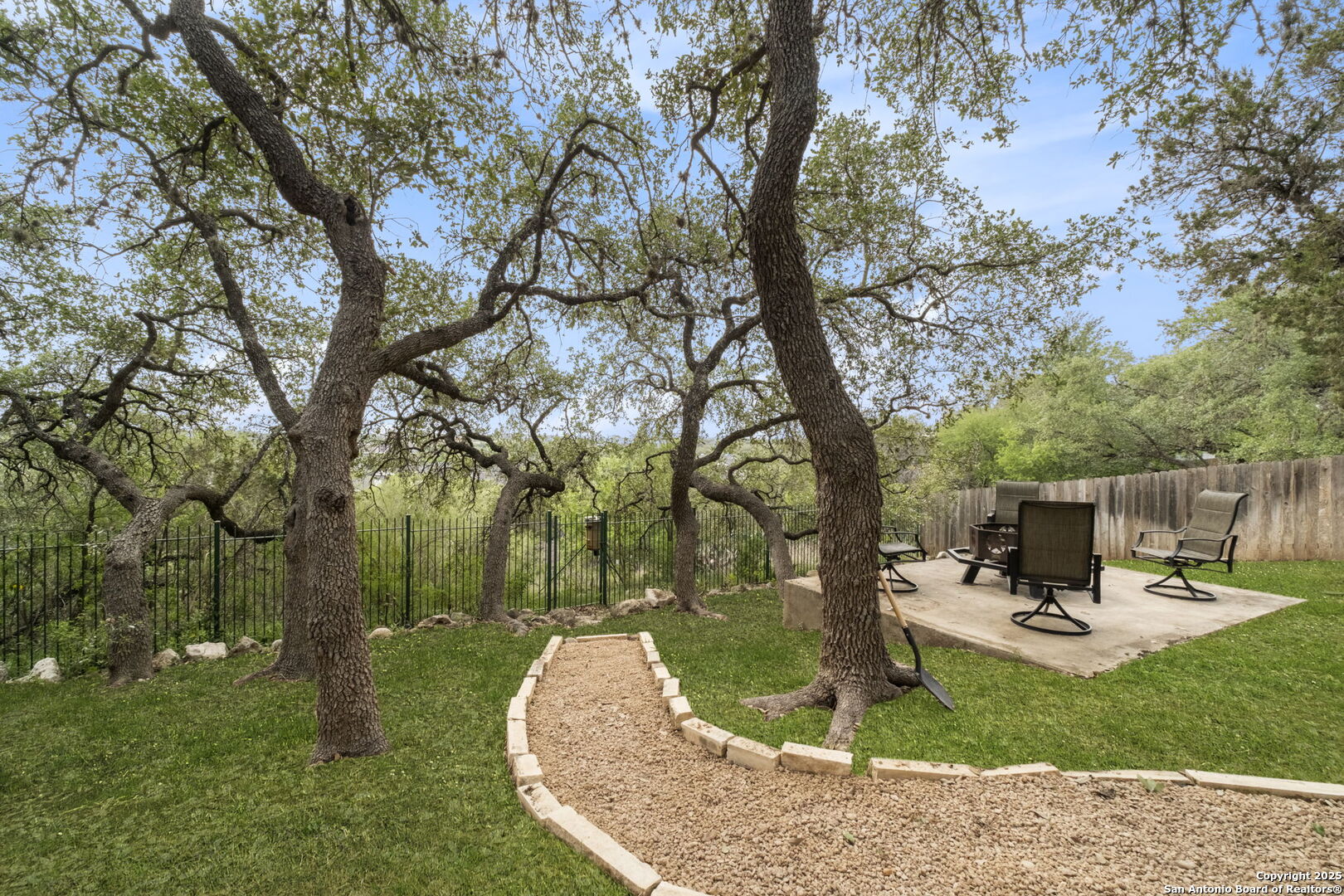 18323 Edwards Bluff