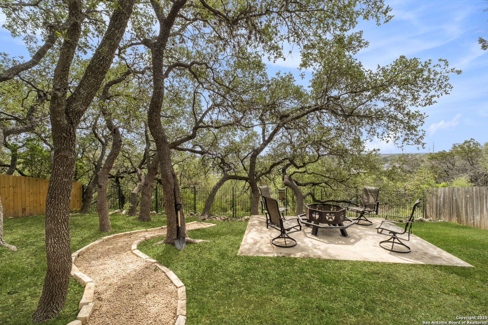 18323 Edwards Bluff