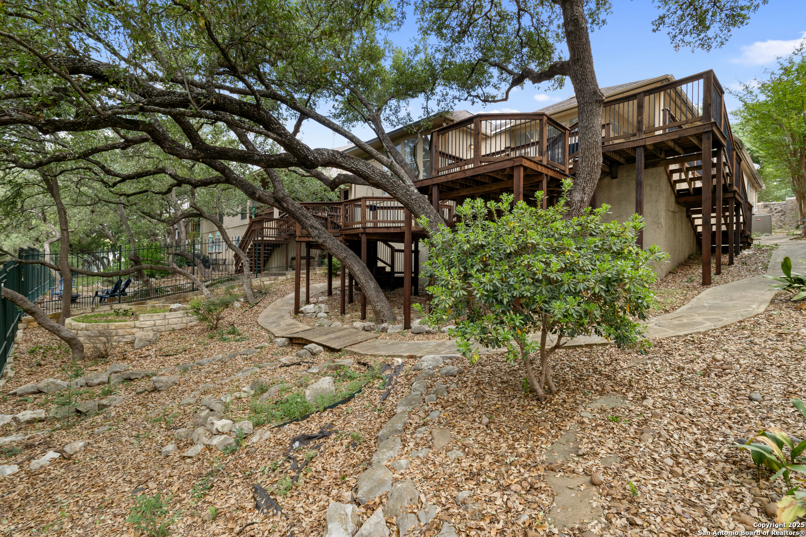4006 River Falls