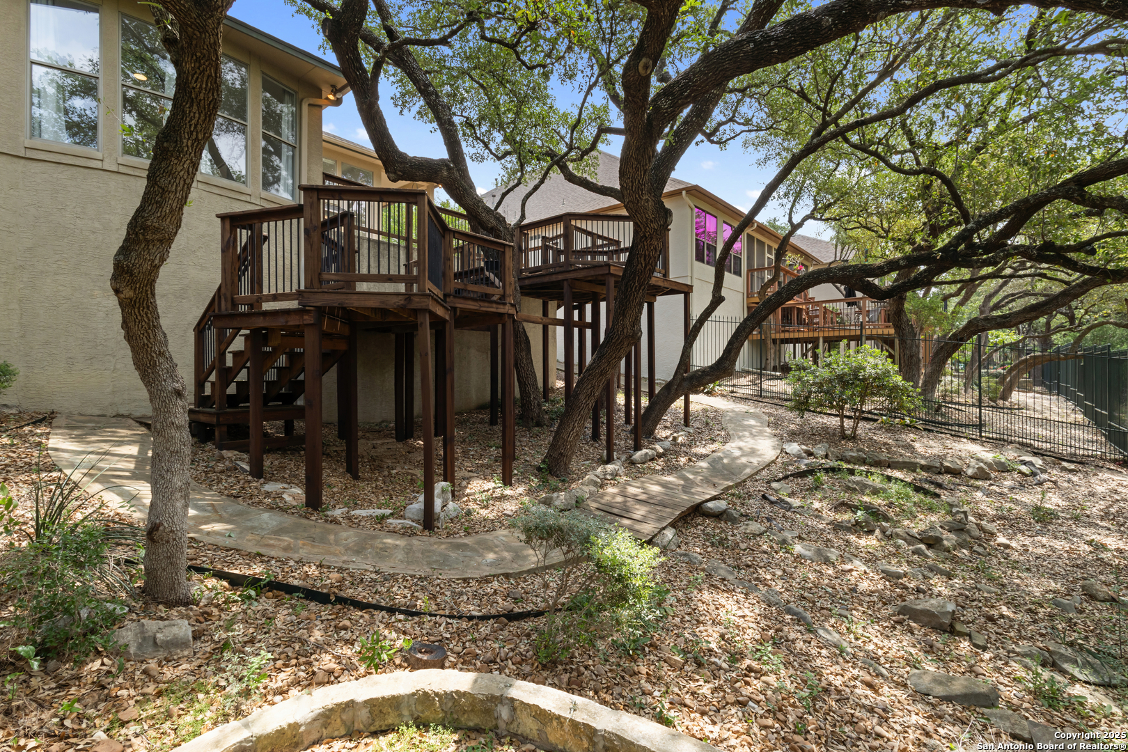 4006 River Falls