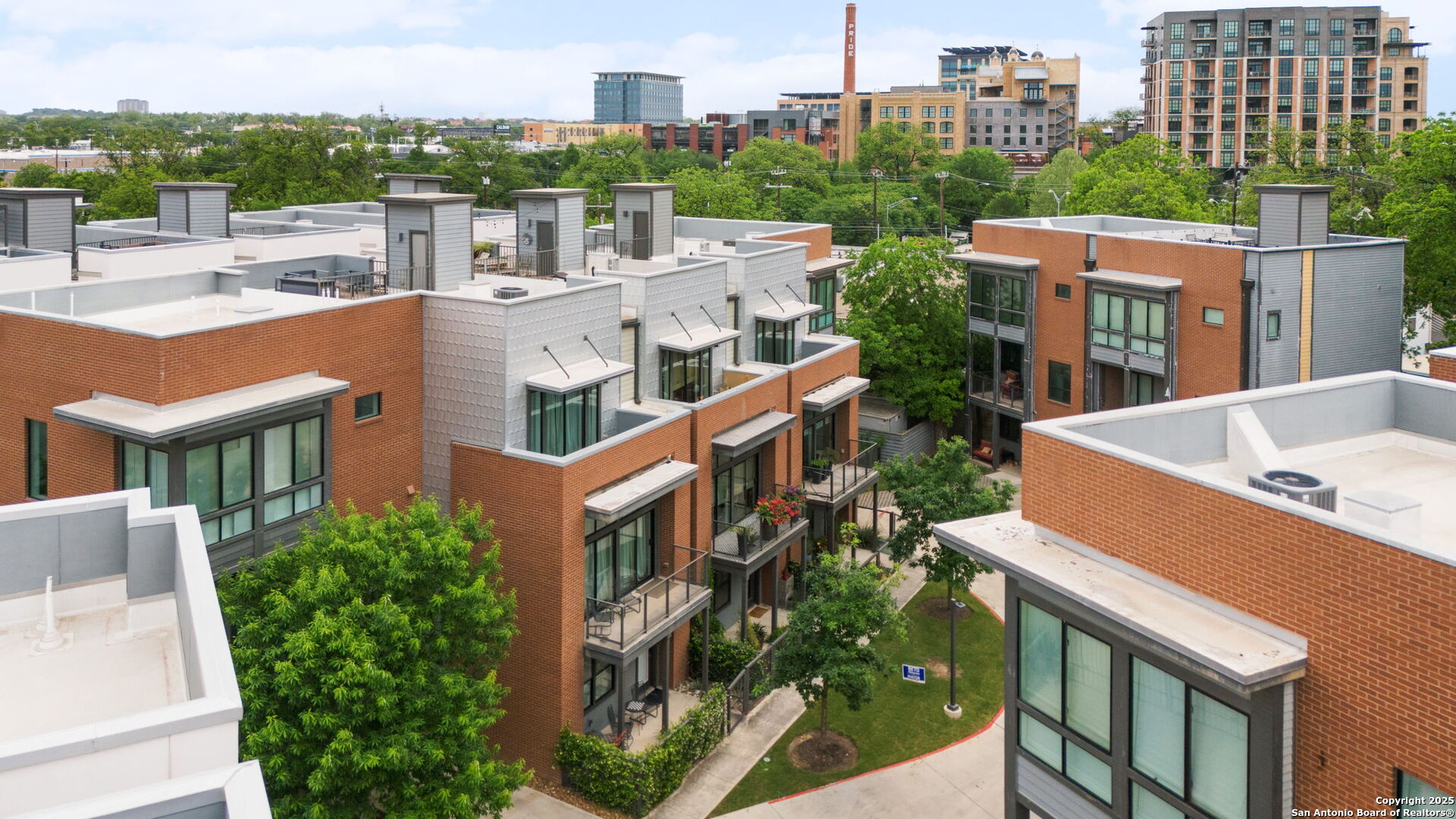 1126 E Euclid