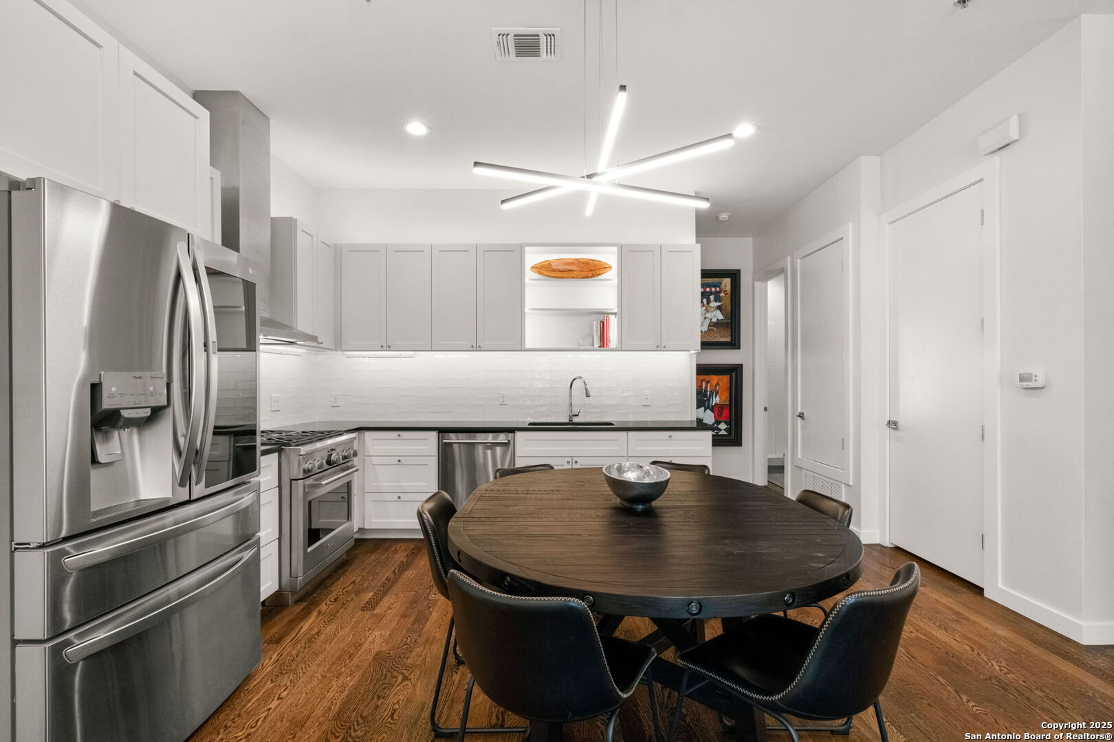 1126 E Euclid