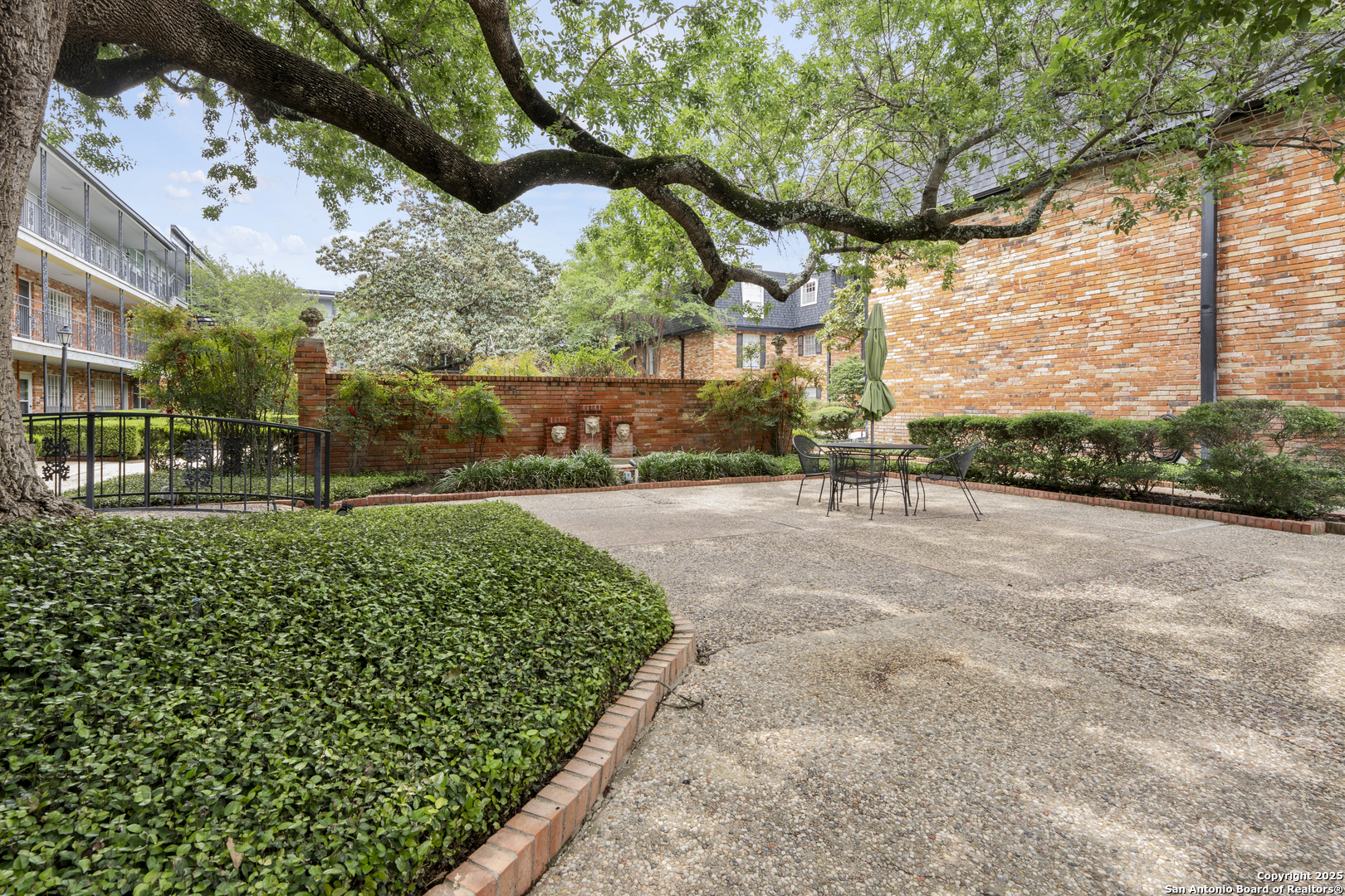 8401 N New Braunfels 201
