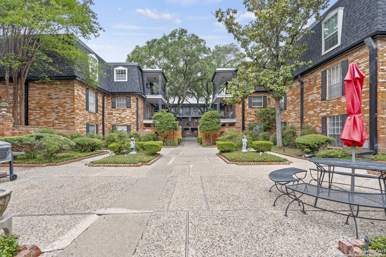 8401 N New Braunfels 201