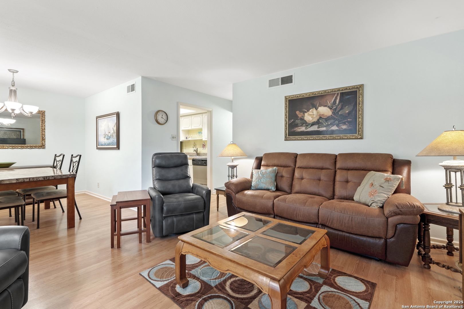 8401 N New Braunfels 201