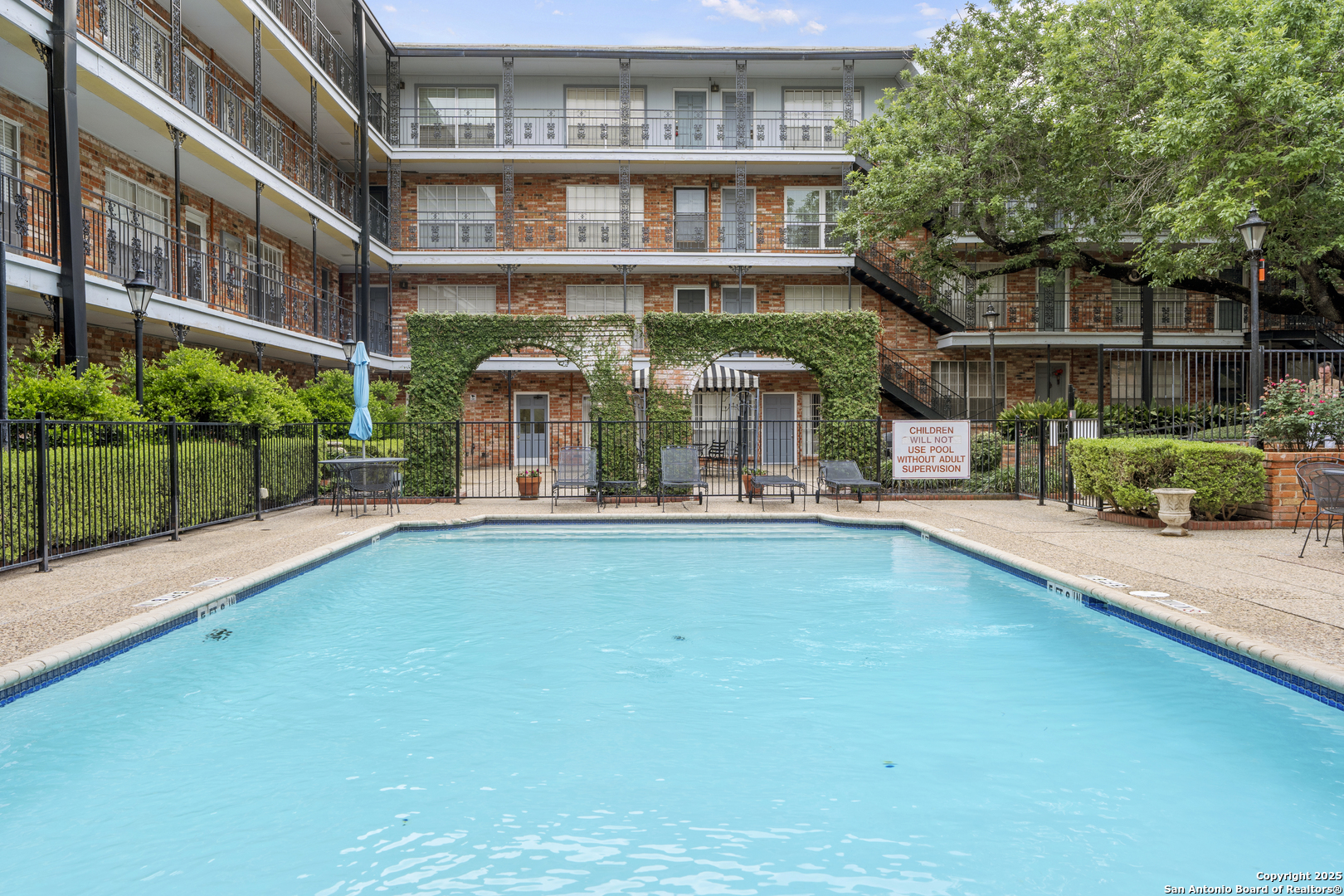 8401 N New Braunfels 201