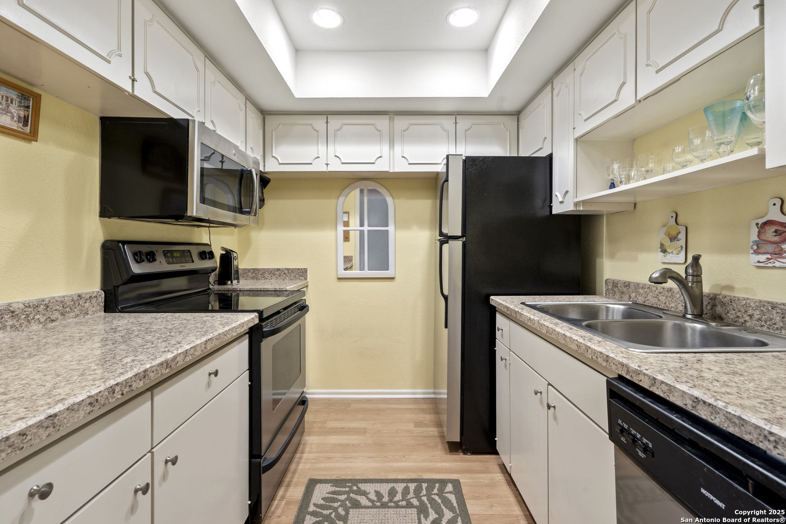 8401 N New Braunfels 201