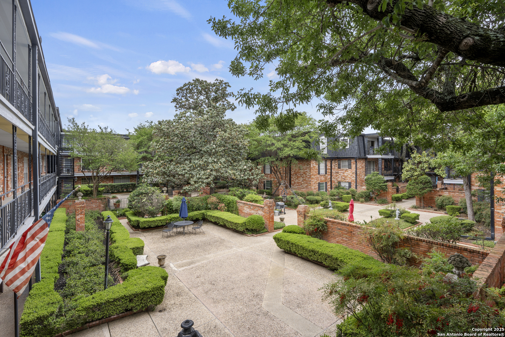 8401 N New Braunfels 201
