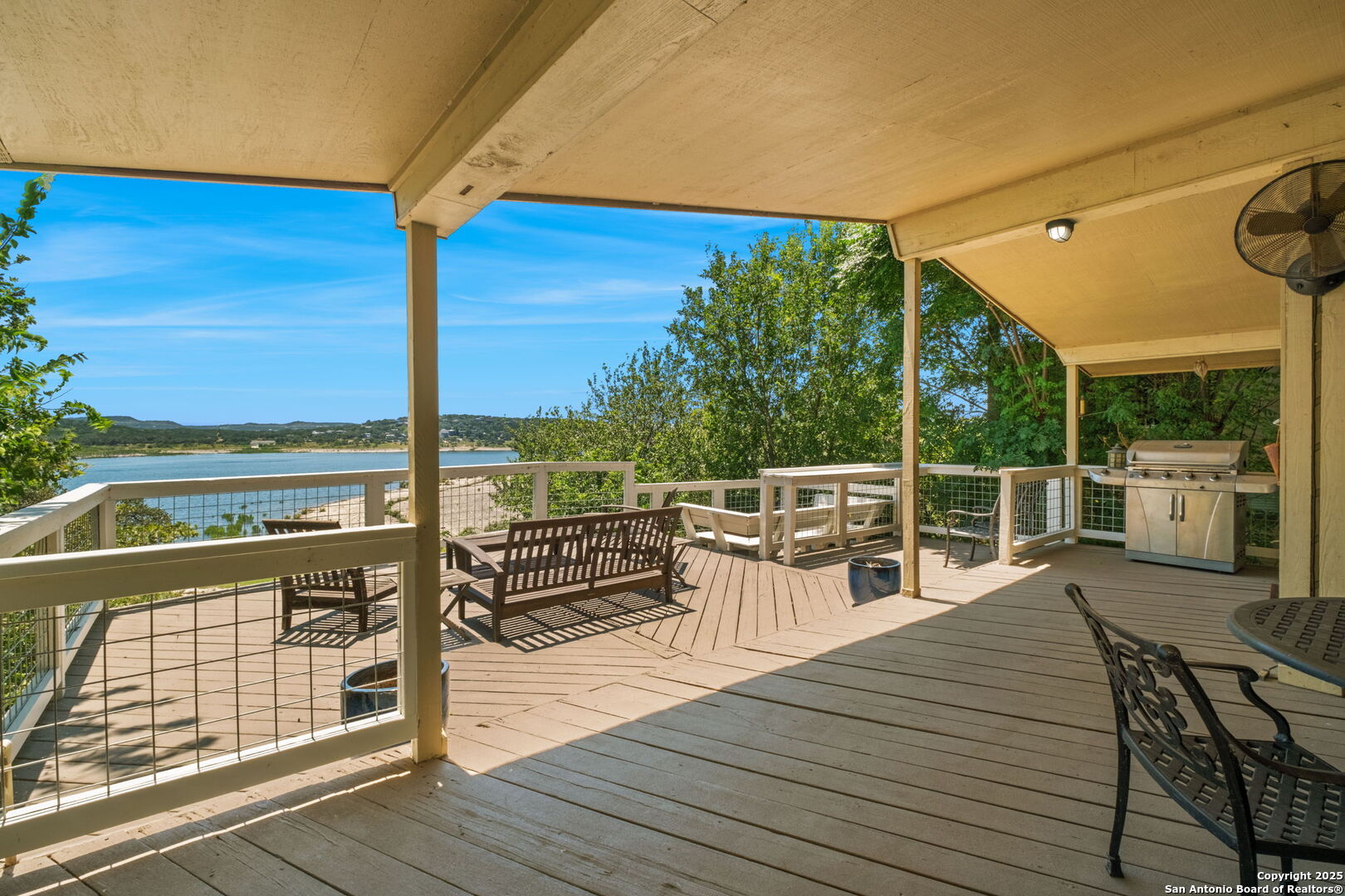 1074 Lakebreeze