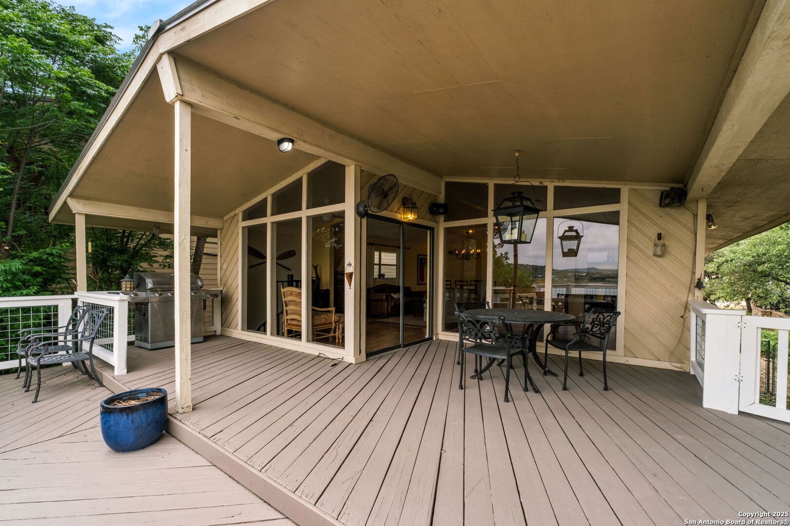 1074 Lakebreeze