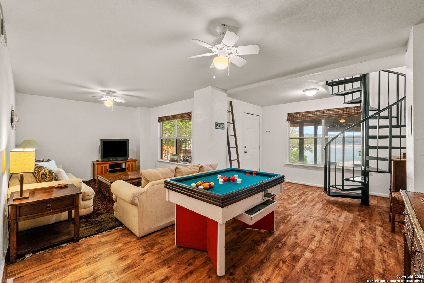 1074 Lakebreeze