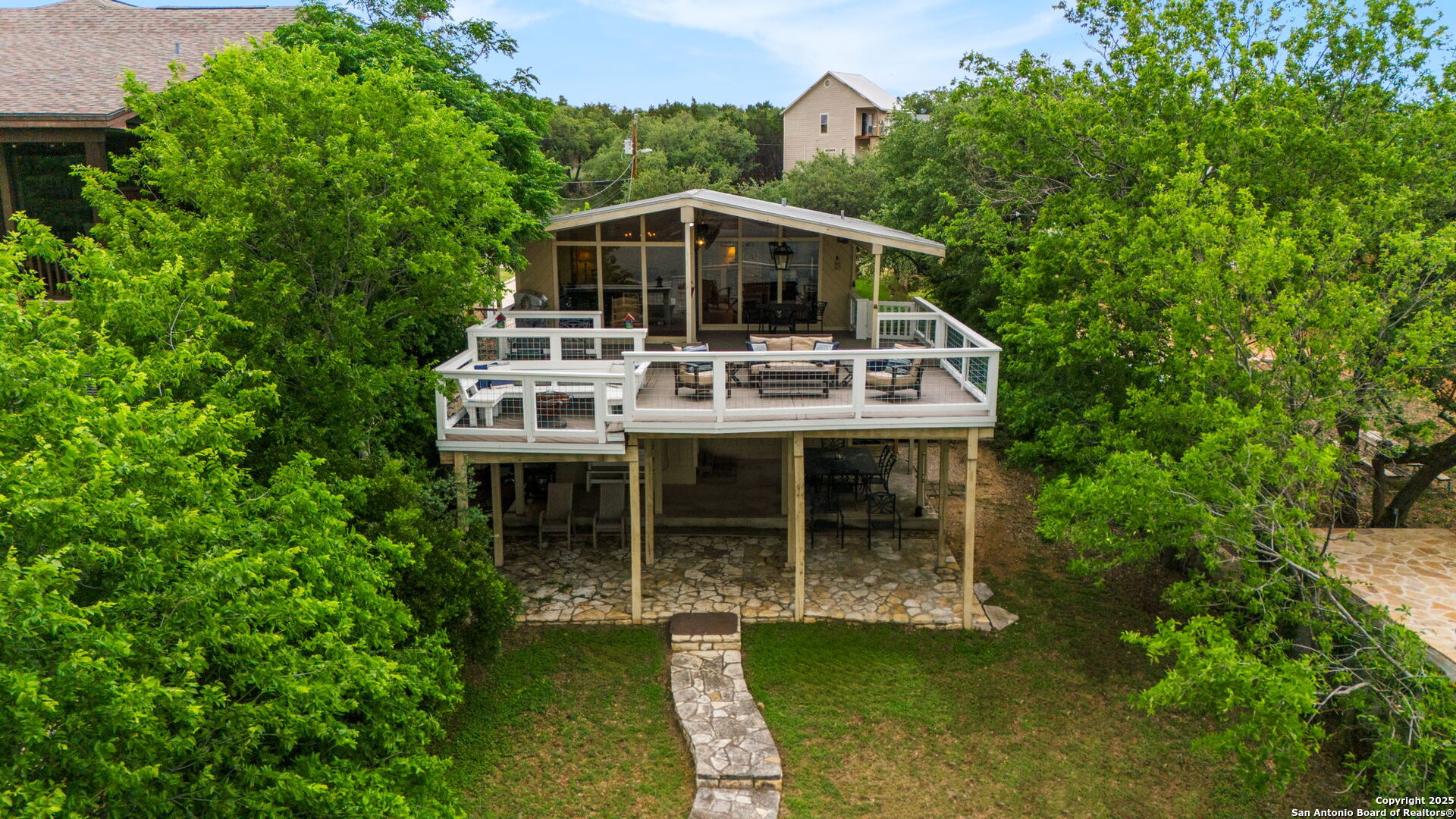 1074 Lakebreeze