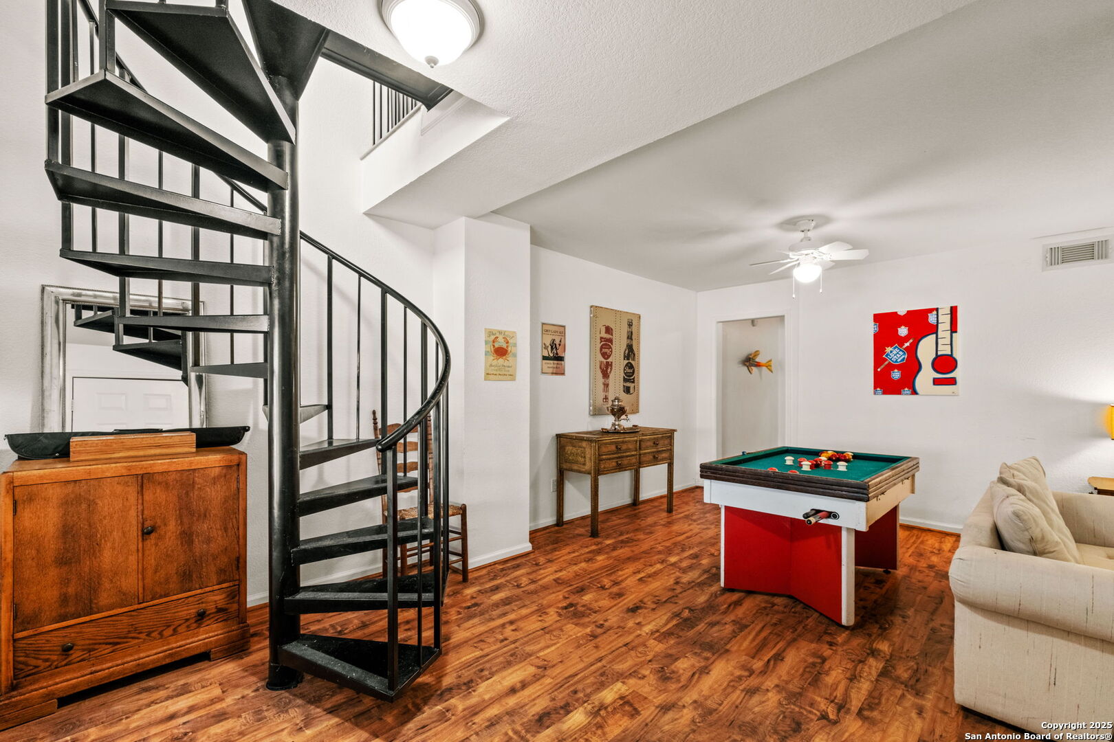 1074 Lakebreeze