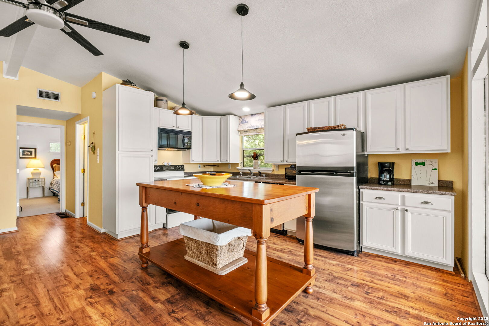1074 Lakebreeze